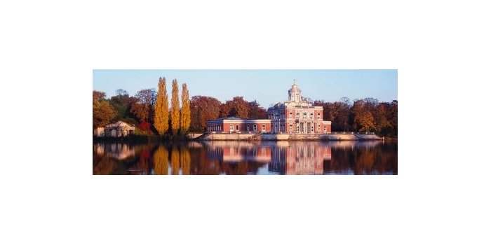 MARMORPALAIS MIT PARK 
