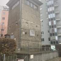 Sur le tracé du Mur de Berlin de la Station de la station S Bahn Nordbahnhof à la Porte de Brandenburg.